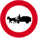 Accès interdit aux conducteurs de véhicules attelés.