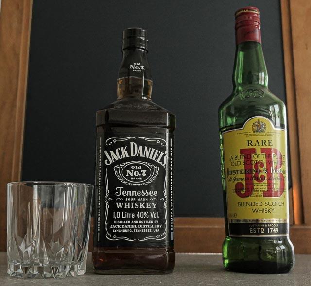 L'imprégnation alcoolique correspond au taux d’alcool dans l’air alvéolaire expiré ou dans le sang. Tests réalisés par un agent qualifié dans un lieu public (voie publique, parking). Imposé au conducteur, moniteur, personne impliquée dans un accident, ou sur le point de conduire. Depuis 1er mai 2024, le souffle est immédiat obligatoire.