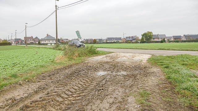 Le conducteur qui circule dans un rond-point ne doit jamais céder la priorité au conducteur venant à sa droite.